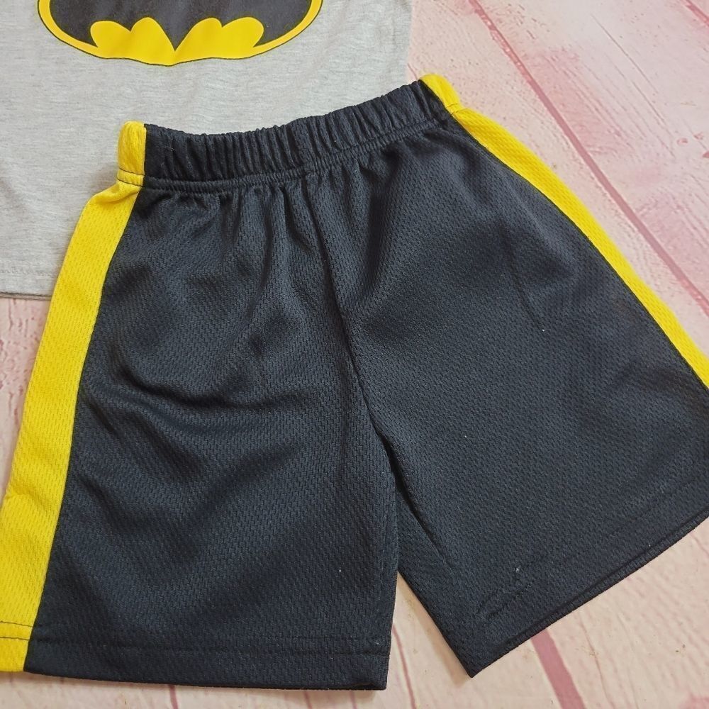 Batman outfit 2T - Picture 3 of 5